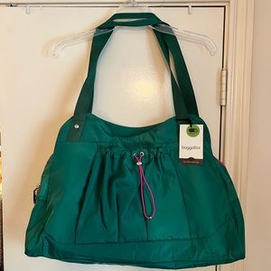 NWT. Baggallini tote bag. Green with pink trim!